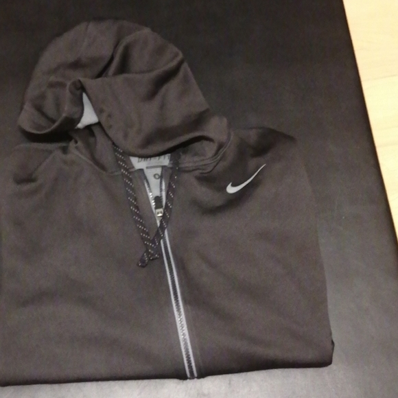 Nike's sweater zip up - Picture 3 of 3